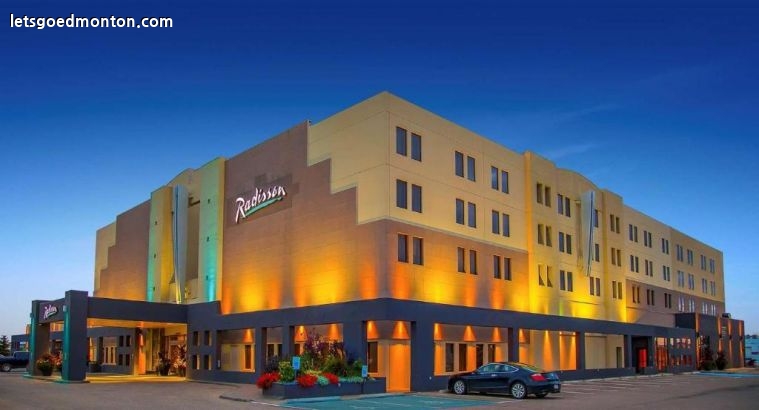 radissonreddeer.jpg