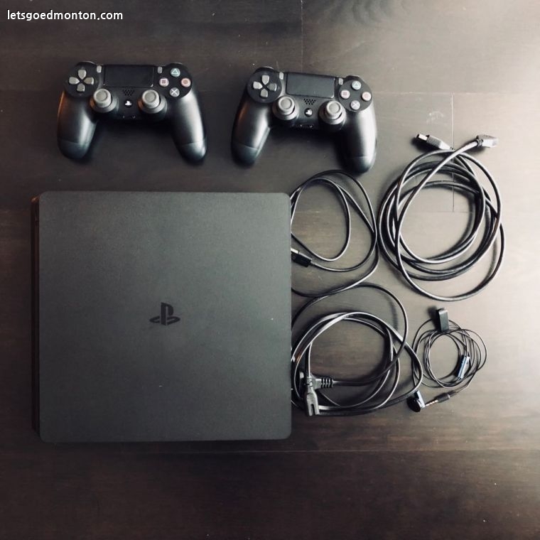 Hot ps4 1tb slim 2 controllers New Arrivals